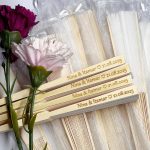 10–90pcs Personalized Engraved White Folding Silk Hand Fans – Elegant Wedding Party Supplies with Organza Gift Bags